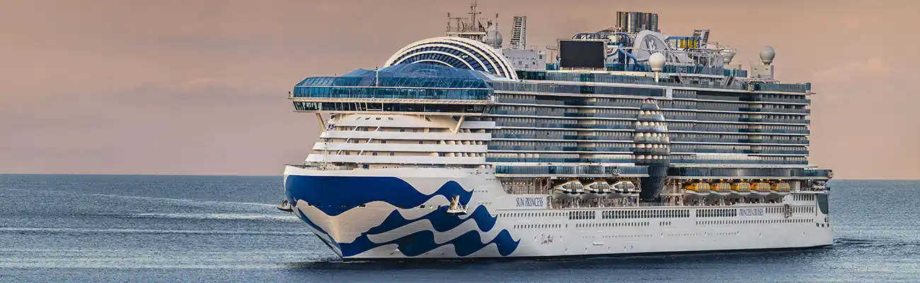 Queen Mary 2 на отворено море