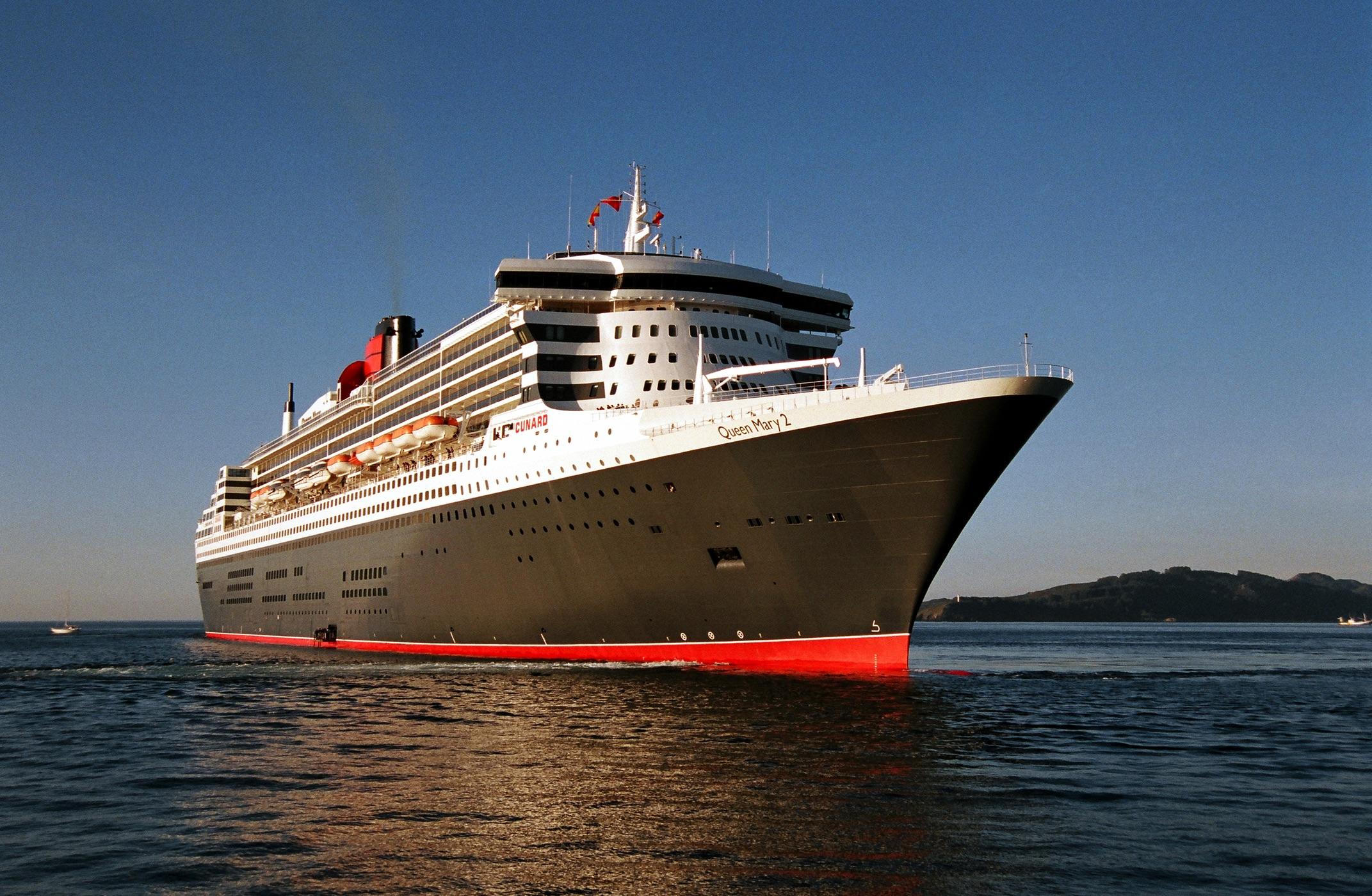 Queen Mary 2 на отворено море